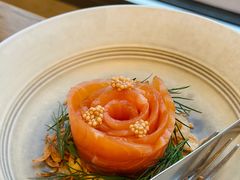 烟熏三文鱼配烤饺子皮和芥末籽酱-BOR Eatery(安福路店)