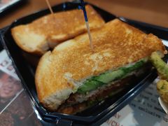 鸡肉牛油果培根俱乐部-The Habit Burger Grill 哈比特汉堡(世博店)