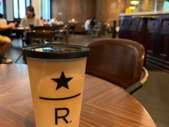 拿铁-星巴克臻选(天津恒隆广场旗舰店)