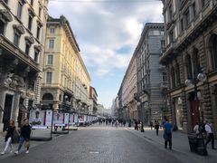 -文艺复兴百货(米兰大教堂广场店)