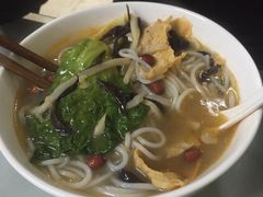 -丽丽三鲜螺蛳粉(田林路店)