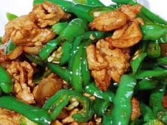 辣椒炒肉-虹海圣肉饼店家常菜馆