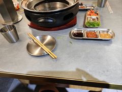 -围炉肉舍丹东海鲜烤肉·烤活鳗(步行街店)