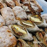 芳华街的谷悟面包，买了一堆