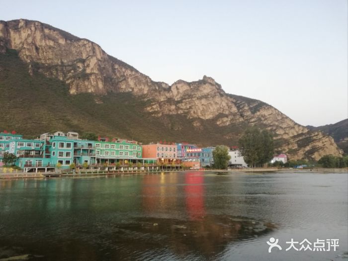 百里峡七彩艺术小镇图片