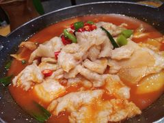 思茅酸汤鱼片-老滇山寨•云南特色菜•地方菜•民族风情歌舞表演(金碧店)