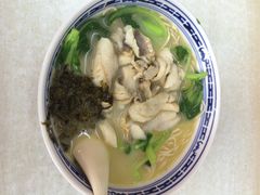 特色雪菜煨黄鱼面-明呈黄鱼面馆(斜土路店)