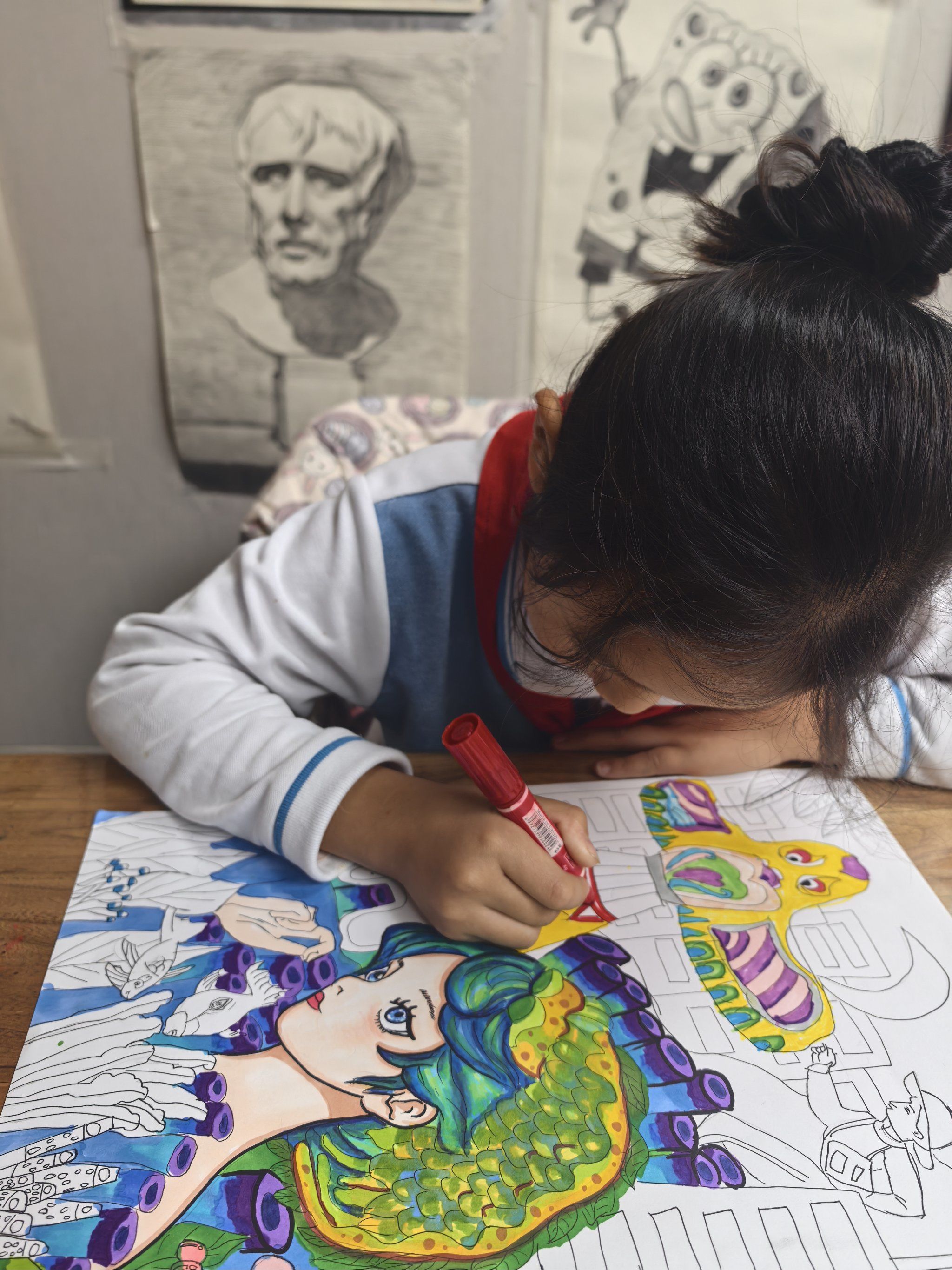 孩子们可以自由地选择绘画的主题,材料和表现方式