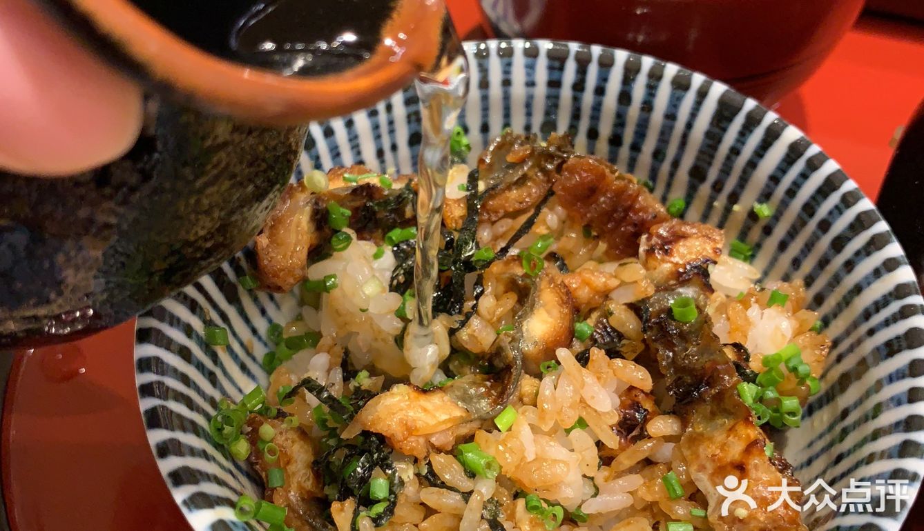 来名古屋一定要尝试蓬莱轩的鳗鱼饭！
