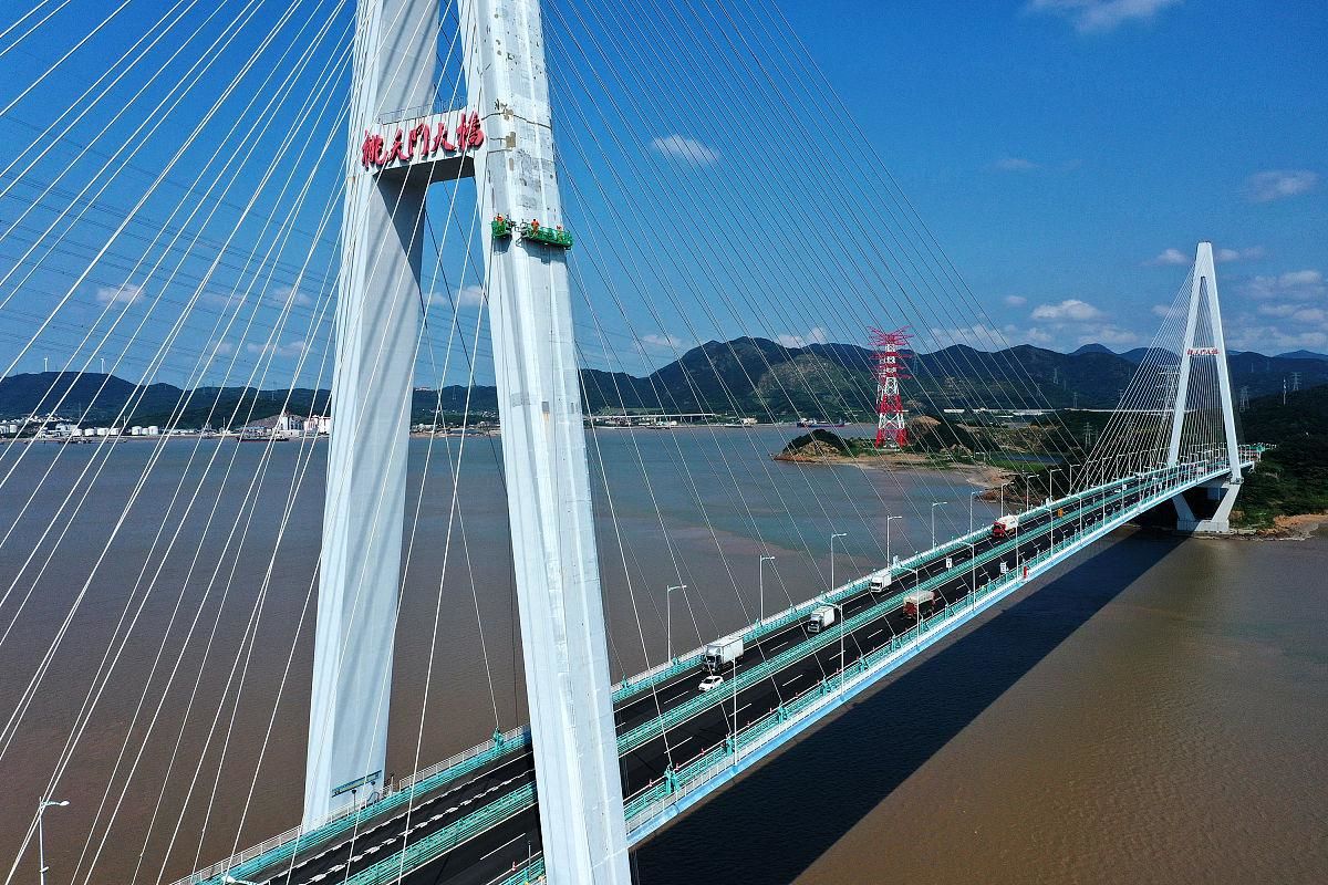 浙江舟山桃夭门大桥雄伟壮观