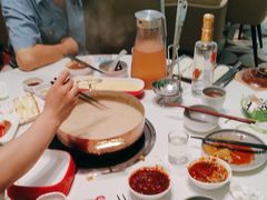 -洪氏嗨捞·广东猪肚鸡·椰子鸡火锅(西咸万象城店)