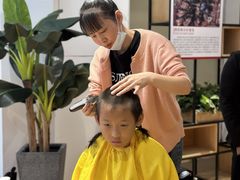 -首脑美容美发化妆美甲培训学校(龙岗校区)