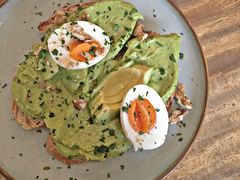 牛油果煮蛋吐司-RAC BAR(安福路店)