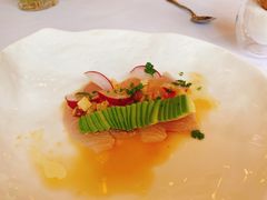 皇帝鱼刺身配小红萝卜和牛油果佐特制酱汁-Jean Georges