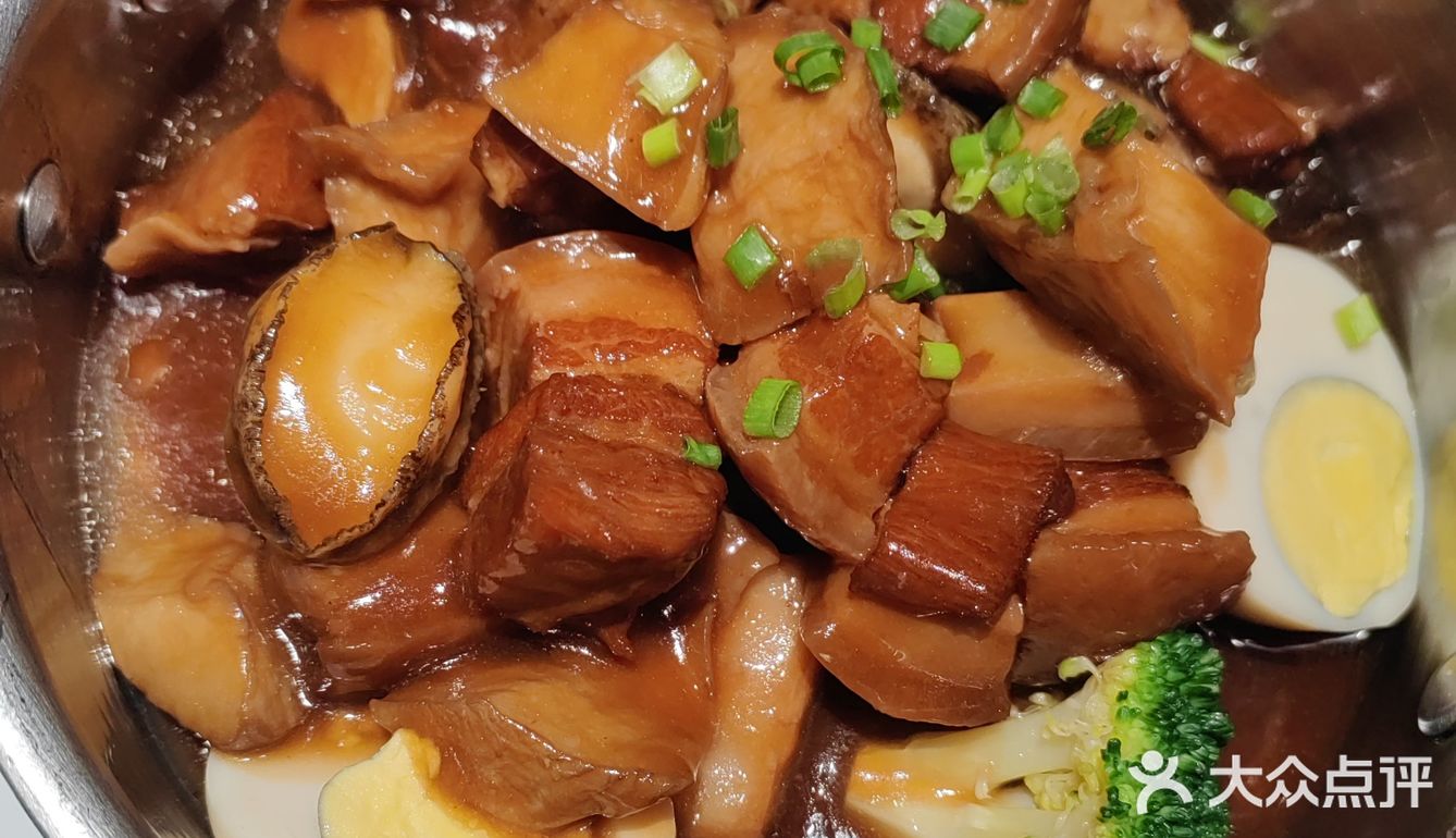 威高C馆3楼，人还挺多的。环境挺好的