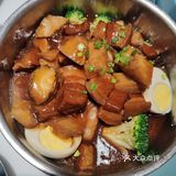 威高C馆3楼，人还挺多的。环境挺好的