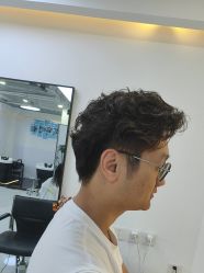 -V7 HAIR SALON