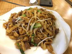 湿炒牛肉河粉-就这么牛潮式牛肉火锅(华侨城店)