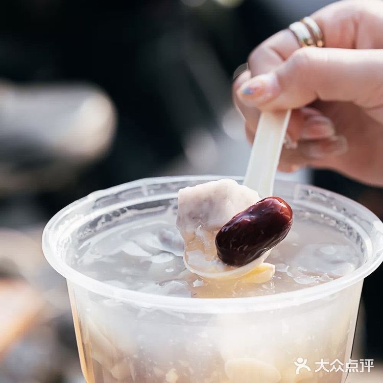  摆了8年的甜汤摊没了，开店了 