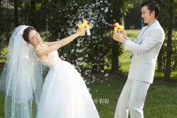 -雪中彩影婚纱摄影·微光艺术中心