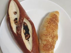 核桃红豆碱水-Dough&Joe团憩(瑞虹天地月亮湾店)