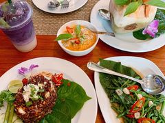 -Chom Cafe and Restaurant