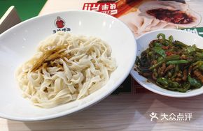 Spicy Snail Pepper Stir-Fried Pork Noodles