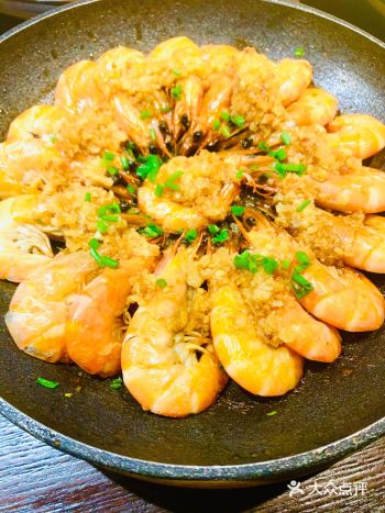 菜品口感也不错，价格也蛮实惠