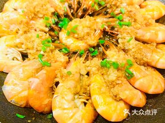 菜品口感也不错，价格也蛮实惠