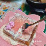 一定要吃里面的萝卜，吸满了汤汁超级好吃 _ 菠萝包