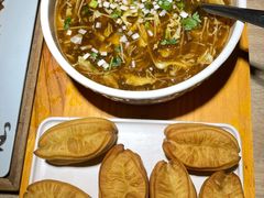 小油条配酸辣汤-味莊·青岛菜(云霄路店)