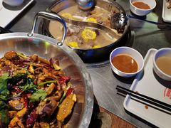 -龙巢盱眙龙虾·鸡煲·烧烤宵夜(坪洲店)