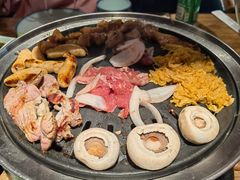 -明洞阿姨·韩式酱蟹烤肉·创意料理(三元桥店)