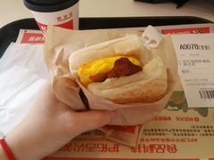 鸡排厚蛋烧双层帕尼尼咖啡-肯德基(万科城店)