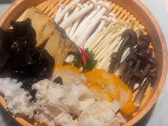 -尚尚仙·酸汤猪手·猪肚鸡火锅(华联万柳购物中心店)