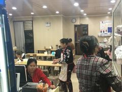 等位区-吃不亏特色包子(三峡广场店)