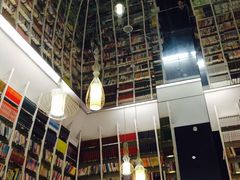 -钟书阁(松江泰晤士小镇店)