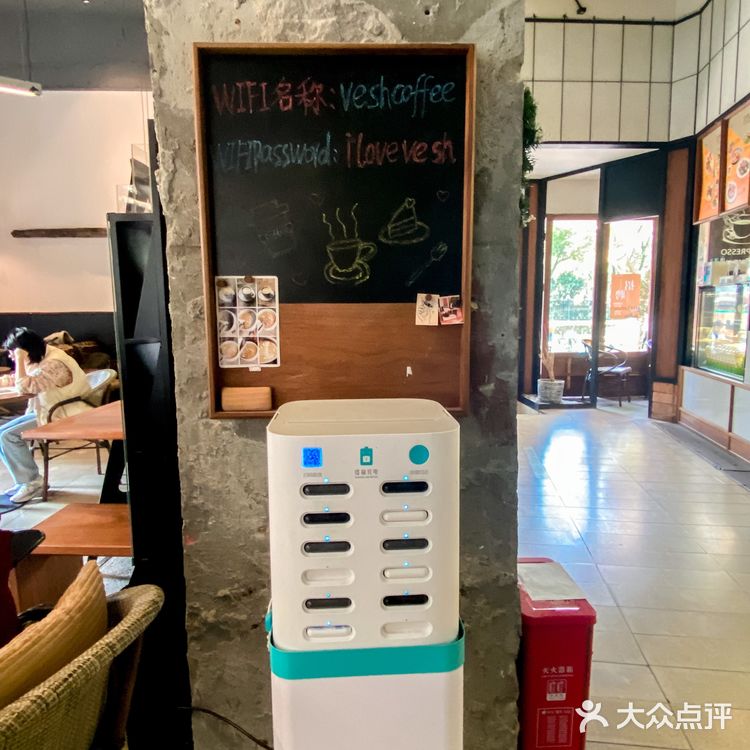 上海咖啡探店005|🆘我居然在上海找到这么大落地窗的咖啡馆