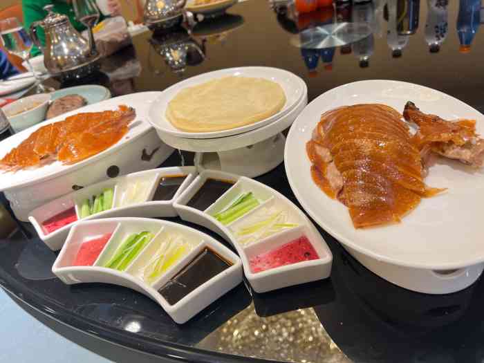 万荣烤鸭店(西关店)-"去昌平爬山,被朋友带到一家开了多年的老店.