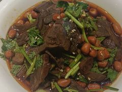 香菜拌牛肉-邑金陵北京烤鸭店·现炒家常菜(ITC MALL店)
