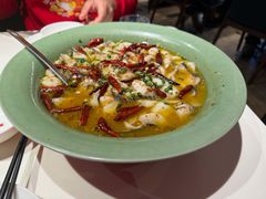 招牌金汤酸菜鱼片-巷子宽·酸菜鱼(迪士尼小镇店)