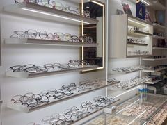 -美式眼镜·授权蔡司.依视路.尼康.豪雅.明月(南翔印象城店)