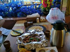 青稞饼、石头烤牛肉、蔬菜沙拉、甜茶、烤蘑菇-玛吉阿米·餐吧