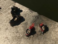 -多瑙河畔鞋履雕塑