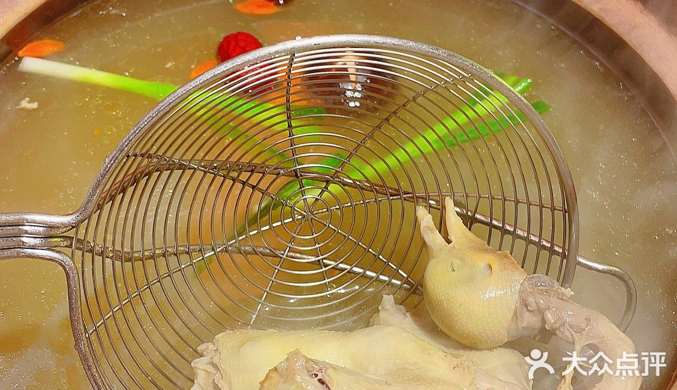 这家火锅店🍲太好吃啦[加油]