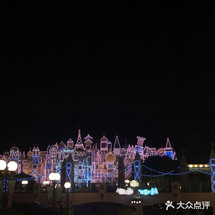 吃完晚饭 接着去看看夜景 还有体验了最刺激的星际穿越