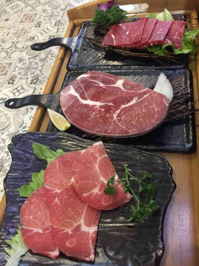 木槿烤肉-"这里的用餐环境还是不错的……服务员非常的.