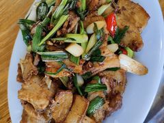 红糖馒头配秘制回锅肉-凯华海鲜火锅·传承三十六年