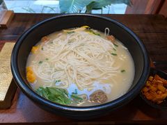 -银米·云南传统过桥米线(双廊黑金冠店)