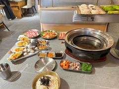 -围炉肉舍丹东海鲜烤肉·烤活鳗(步行街店)